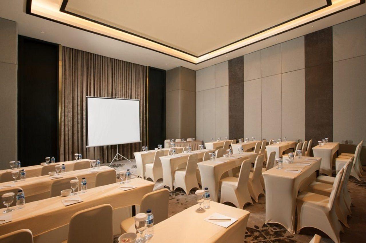 Hotel Santika Premiere Bandara 4*