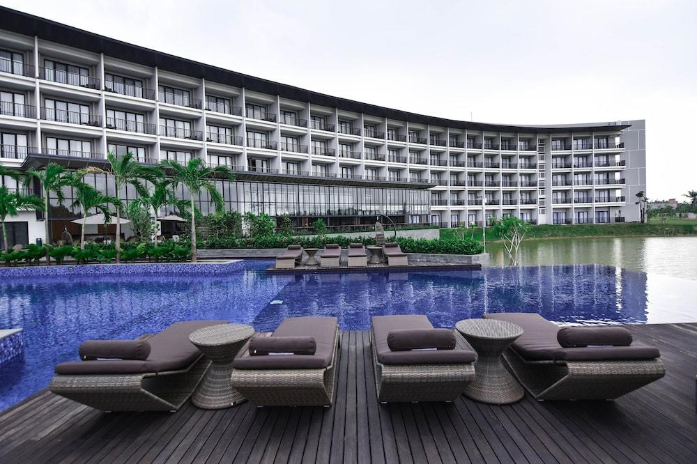 Santika Premiere Bandara Hotel Palembang